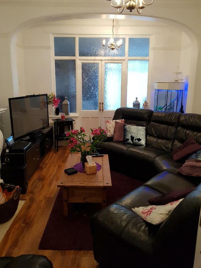 Beautiful Room In Victorian Family Home Ilford Exteriör bild