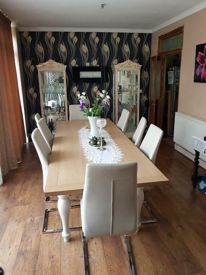 Beautiful Room In Victorian Family Home Ilford Exteriör bild