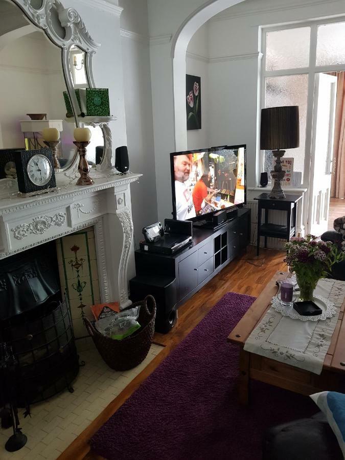 Beautiful Room In Victorian Family Home Ilford Exteriör bild