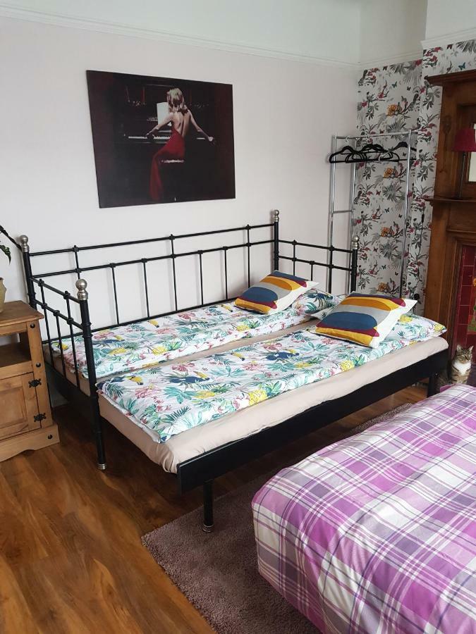 Beautiful Room In Victorian Family Home Ilford Exteriör bild